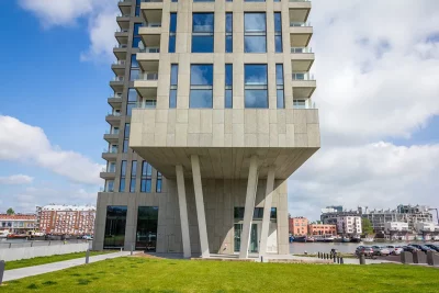 De Steltloper Amsterdam entree - BAZ