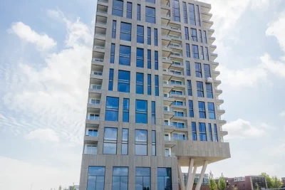 De Steltloper Amsterdam zijkant - BAZ